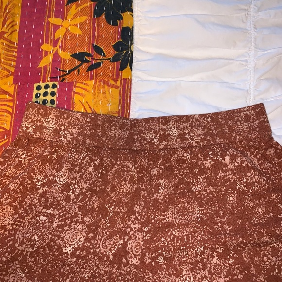 Sun and Shadow Flowy Shorts - Picture 3 of 5